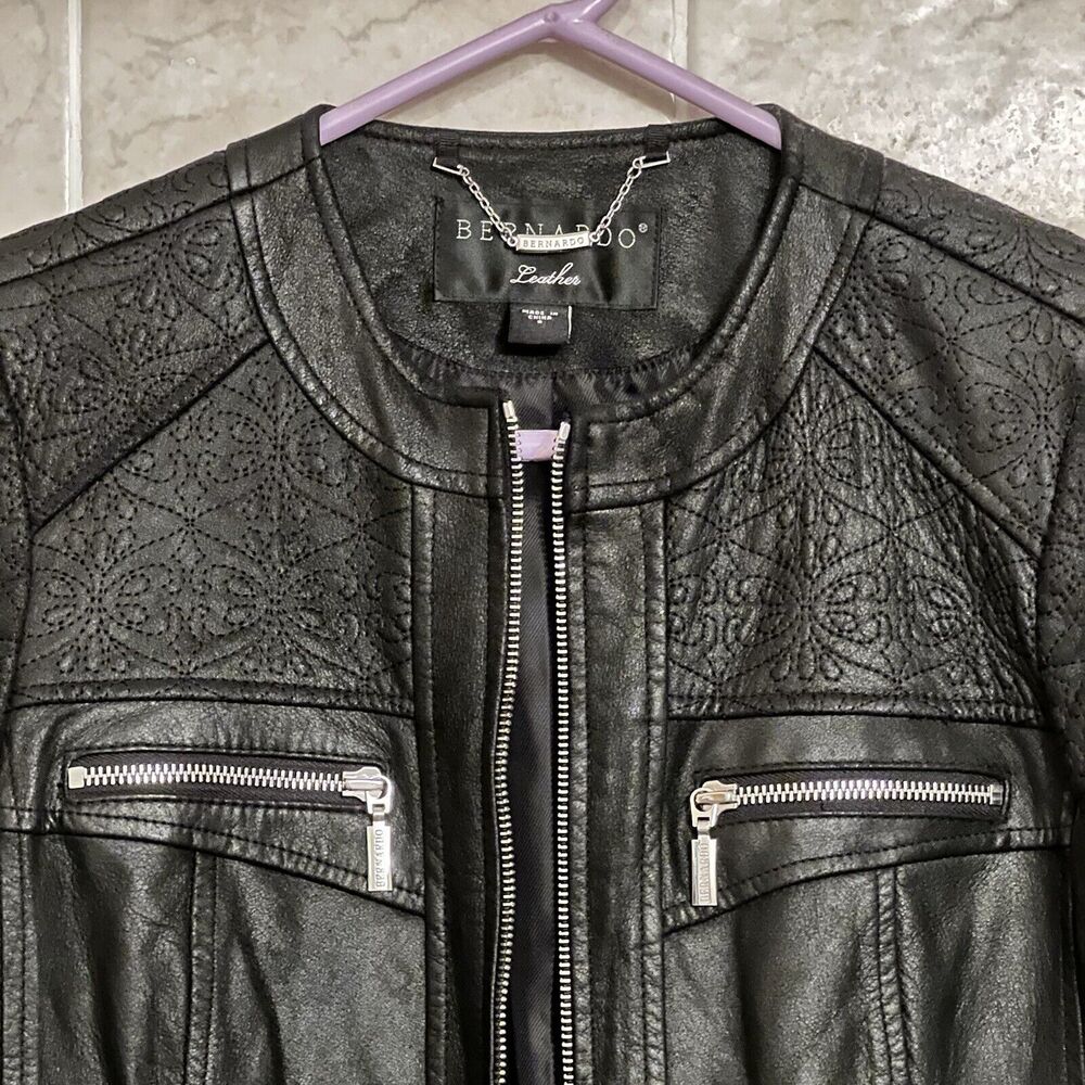NEW Bernardo Women’s Small Black Genuine Leather Moto Jacket Cute Textured